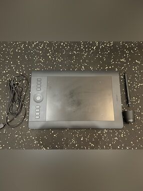 Wacom Intuos Pro Medium Graphics Tablet - Black